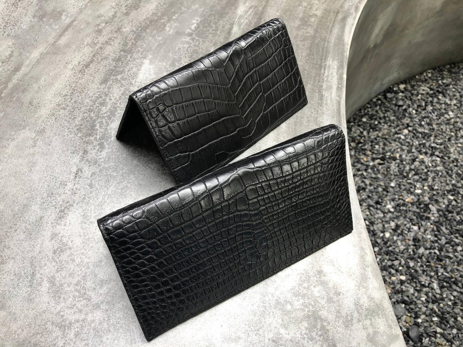 薄い長財布|センター取り|マット加工 黒/黒|Shakhnoza