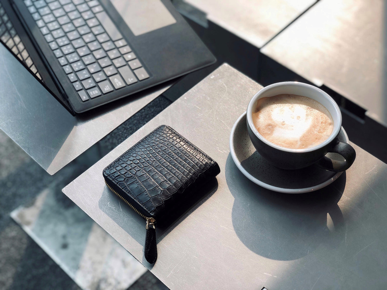 クロコダイル革薄いジップウォレット黒