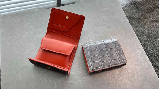 クロコダイル革|折れない三つ折り財布|灰/赤茶|Shakhnoza