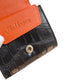 黒と橙色クロコダイル革の二つ折りミニ財布 ロゴ