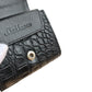 黒色クロコダイル革の二つ折りミニ財布 ロゴ